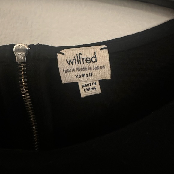 Aritzia Black Top with small front pocket detail - Picture 3 of 5